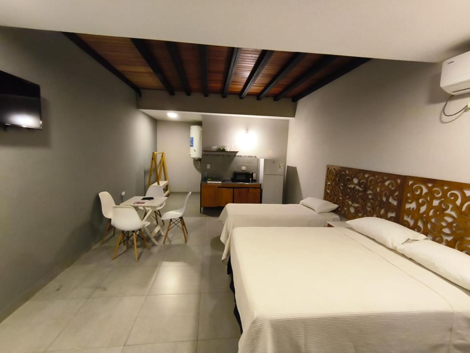 Los Lirios Apart & Suite Puerto Iguazú Esterno foto