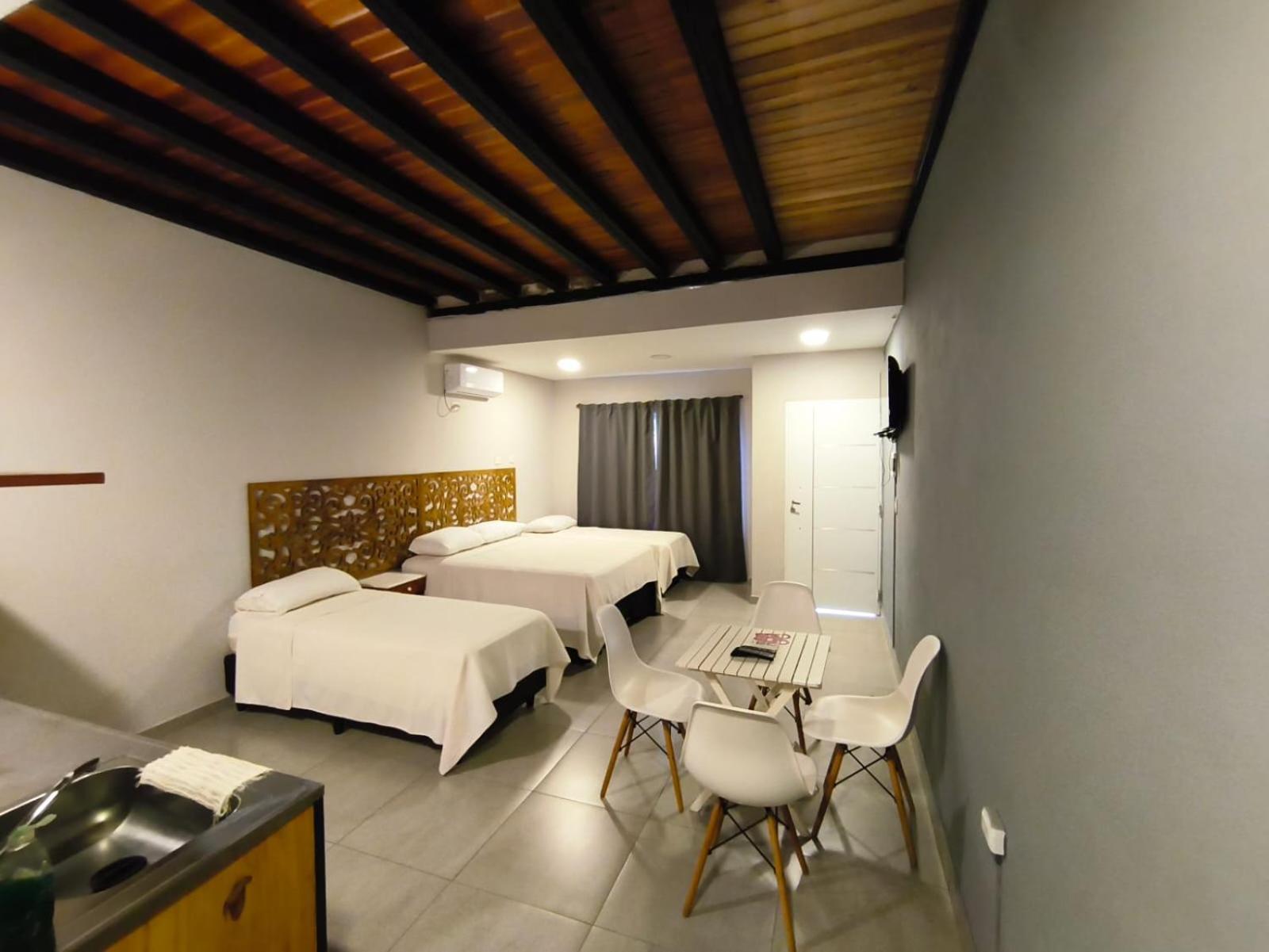 Los Lirios Apart & Suite Puerto Iguazú Esterno foto